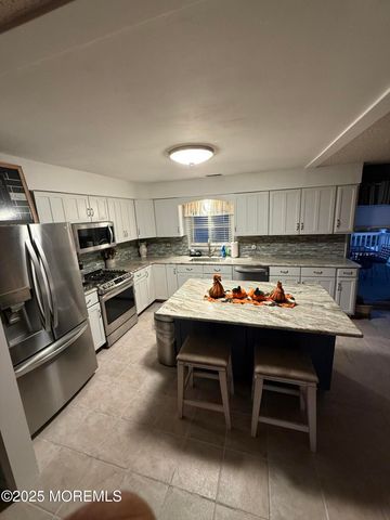 913 Revere Court, Toms River, NJ 08753