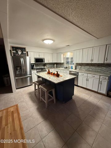 913 Revere Court, Toms River, NJ 08753