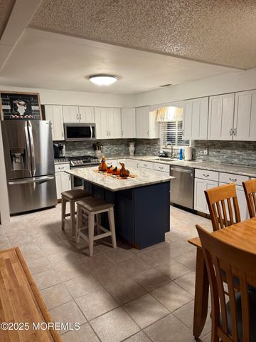 913 Revere Court, Toms River, NJ 08753