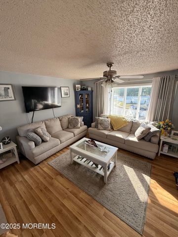 913 Revere Court, Toms River, NJ 08753