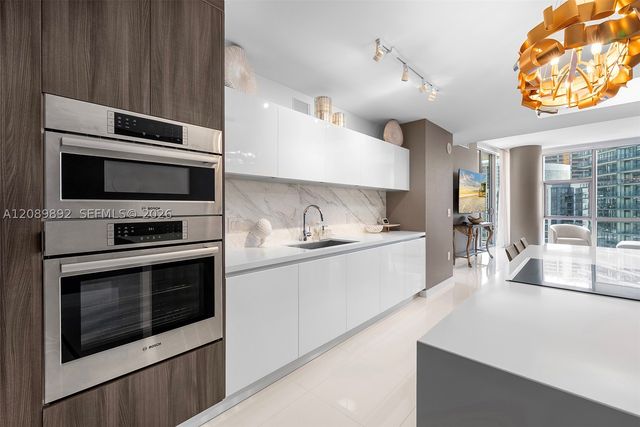851 NE 1st Ave 3711, Miami, FL 33132