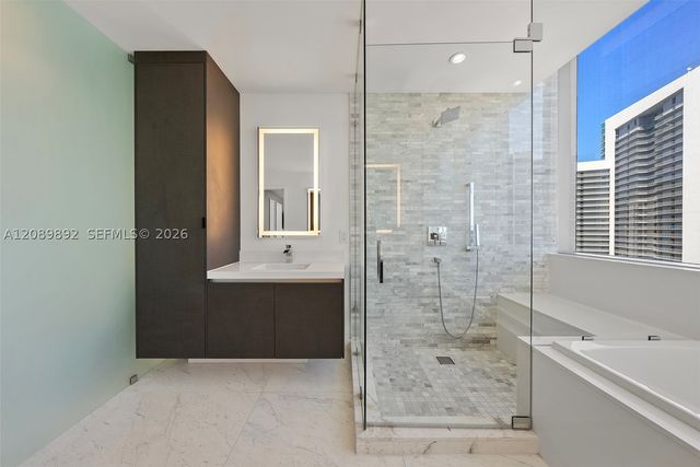 851 NE 1st Ave 3711, Miami, FL 33132