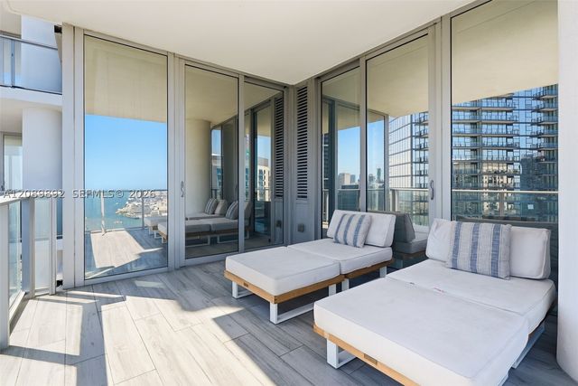 851 NE 1st Ave 3711, Miami, FL 33132