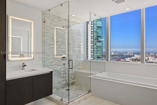 851 NE 1st Ave 3711, Miami, FL 33132