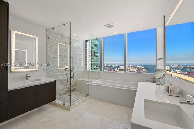 851 NE 1st Ave 3711, Miami, FL 33132