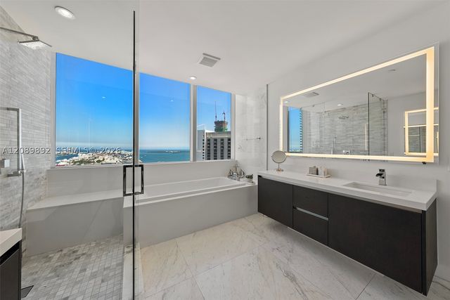 851 NE 1st Ave 3711, Miami, FL 33132