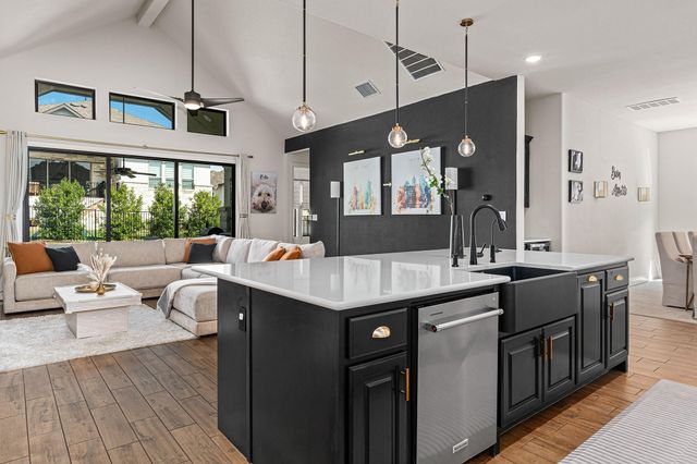 402 Sitlington LN, Austin, TX 78738