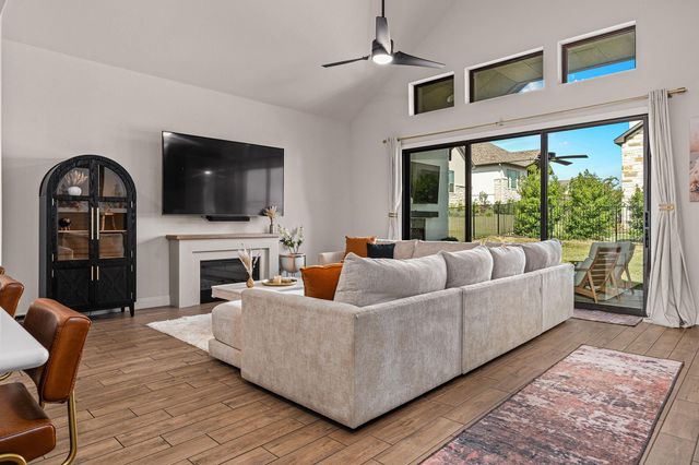 402 Sitlington LN, Austin, TX 78738