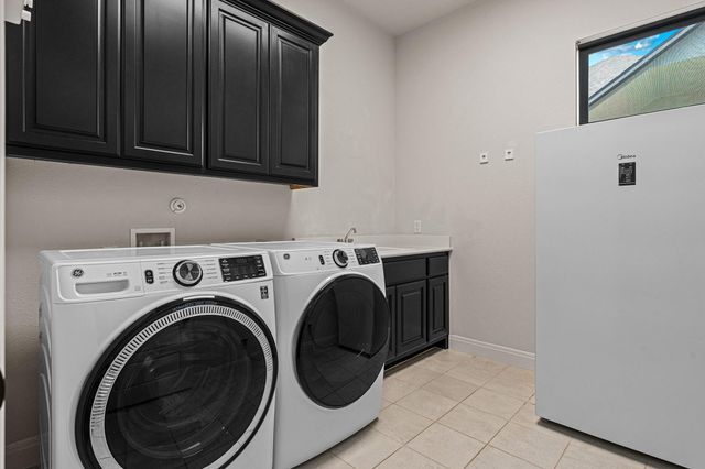 402 Sitlington LN, Austin, TX 78738