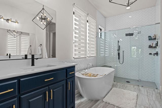 402 Sitlington LN, Austin, TX 78738