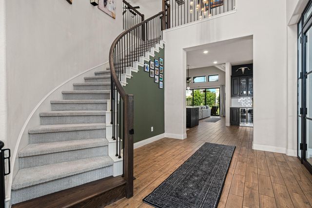 402 Sitlington LN, Austin, TX 78738