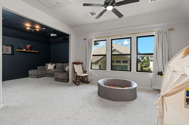 402 Sitlington LN, Austin, TX 78738