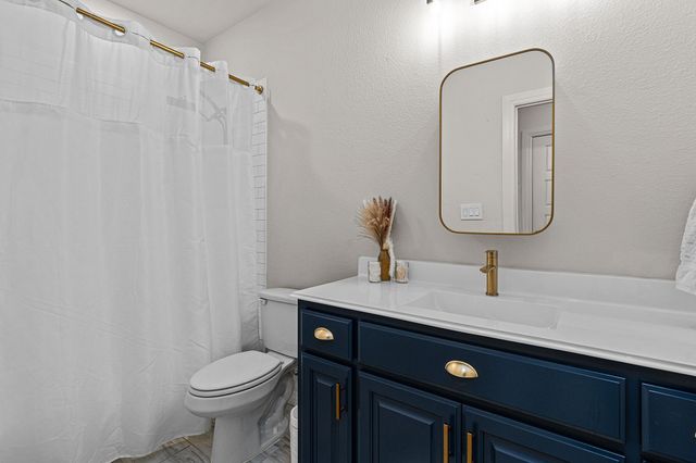 402 Sitlington LN, Austin, TX 78738