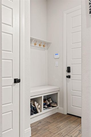 402 Sitlington LN, Austin, TX 78738