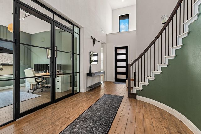 402 Sitlington LN, Austin, TX 78738