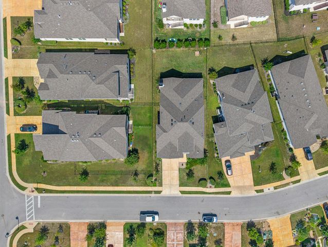 402 Sitlington LN, Austin, TX 78738