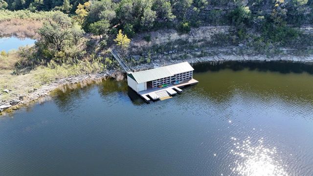 402 Sitlington LN, Austin, TX 78738