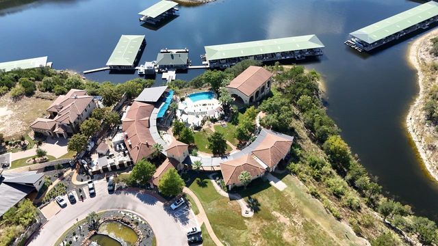 402 Sitlington LN, Austin, TX 78738