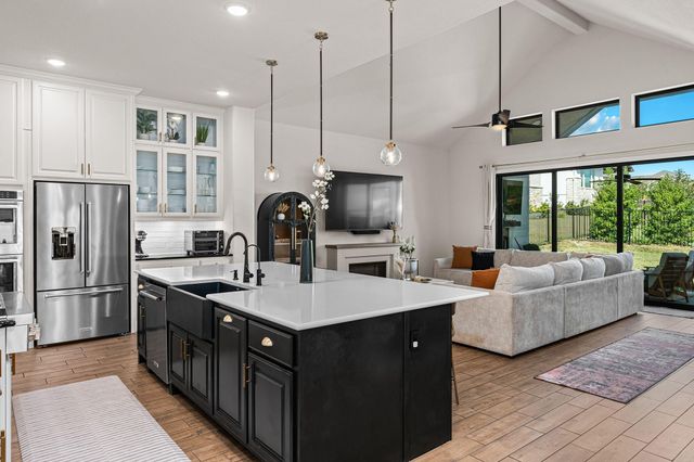 402 Sitlington LN, Austin, TX 78738