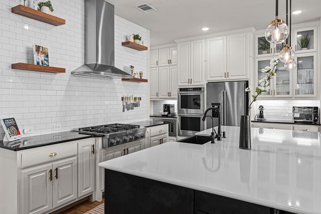 402 Sitlington LN, Austin, TX 78738