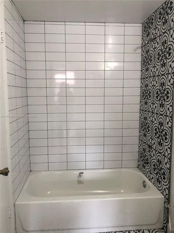 10057 Winding Lake Rd. 204, Sunrise, FL 33351