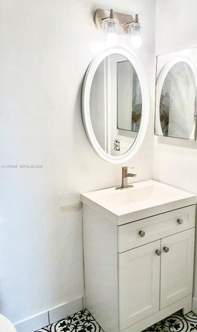 10057 Winding Lake Rd. 204, Sunrise, FL 33351