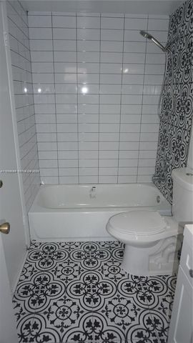 10057 Winding Lake Rd. 204, Sunrise, FL 33351