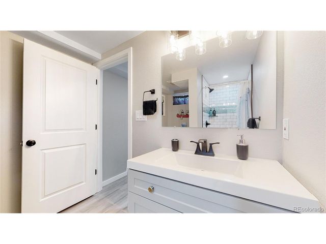 3067 S Holly Pl, Denver, CO 80222