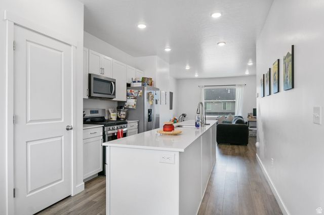 1087 E WATERWAY LN, Saratoga Springs, UT 84045