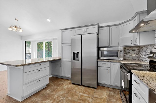 6328 Meadow Glen Drive, Arlington, TX 76018