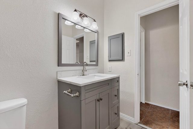 6328 Meadow Glen Drive, Arlington, TX 76018