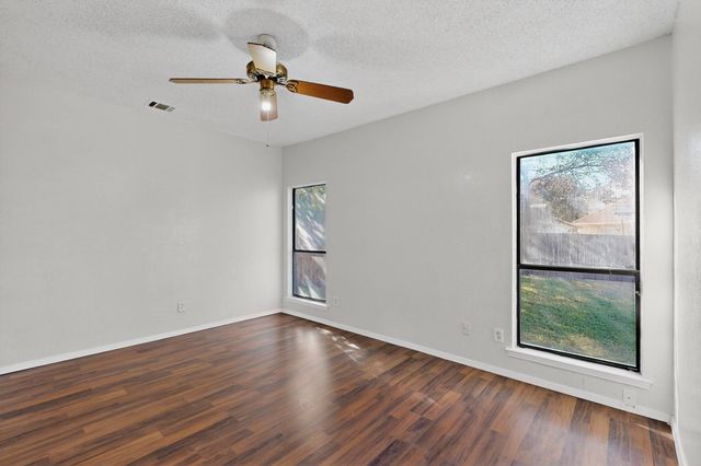 6328 Meadow Glen Drive, Arlington, TX 76018