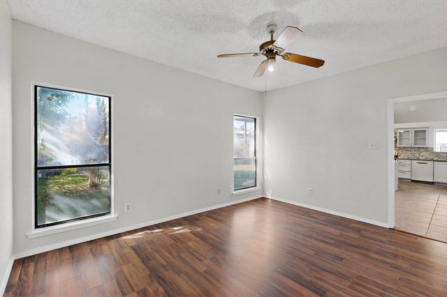 6328 Meadow Glen Drive, Arlington, TX 76018