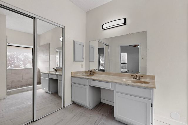 6328 Meadow Glen Drive, Arlington, TX 76018