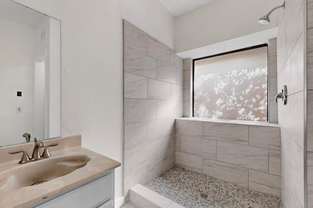 6328 Meadow Glen Drive, Arlington, TX 76018