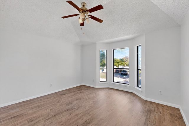 6328 Meadow Glen Drive, Arlington, TX 76018