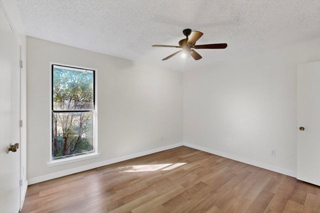 6328 Meadow Glen Drive, Arlington, TX 76018