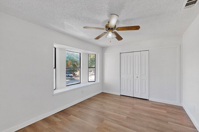 6328 Meadow Glen Drive, Arlington, TX 76018