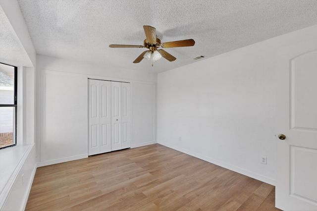 6328 Meadow Glen Drive, Arlington, TX 76018