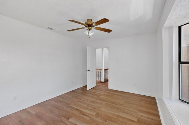 6328 Meadow Glen Drive, Arlington, TX 76018