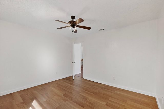 6328 Meadow Glen Drive, Arlington, TX 76018