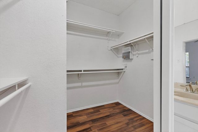 6328 Meadow Glen Drive, Arlington, TX 76018