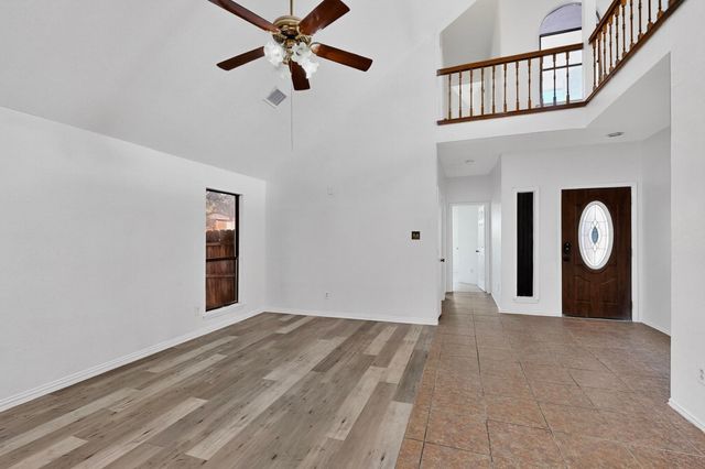 6328 Meadow Glen Drive, Arlington, TX 76018