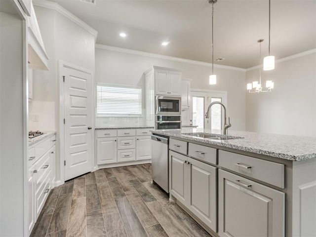 2125 Valley Hollow, Norman, OK 73071