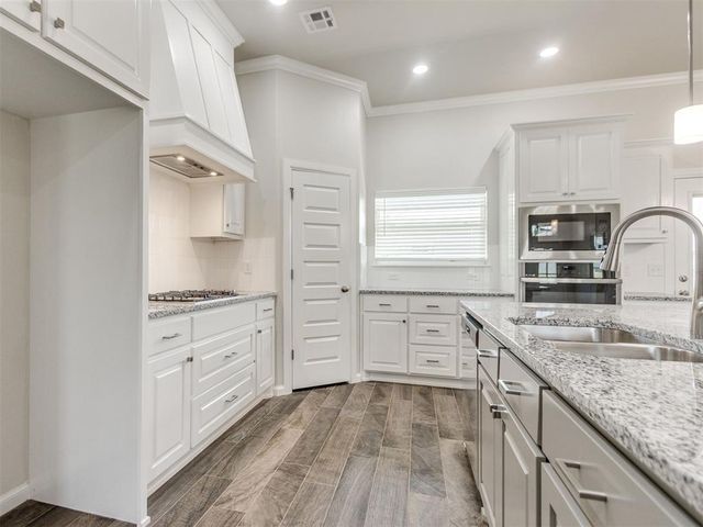 2125 Valley Hollow, Norman, OK 73071