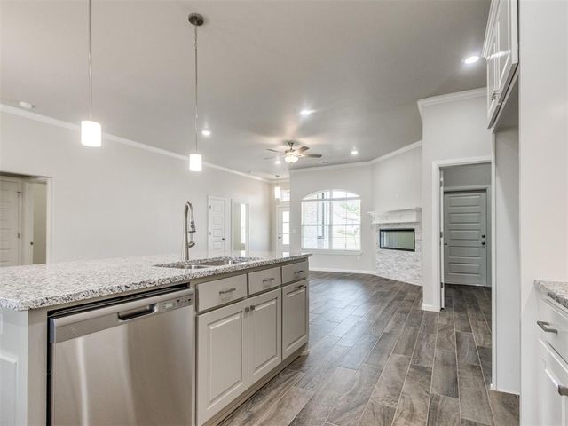 2125 Valley Hollow, Norman, OK 73071