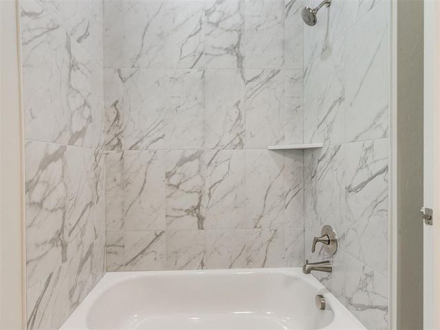 2125 Valley Hollow, Norman, OK 73071