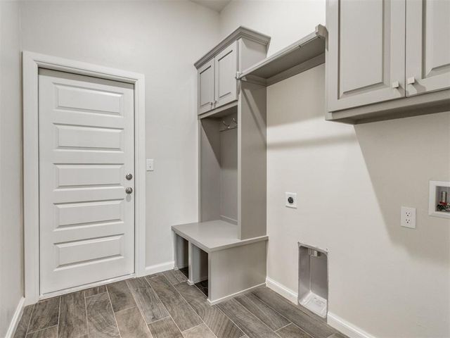 2125 Valley Hollow, Norman, OK 73071