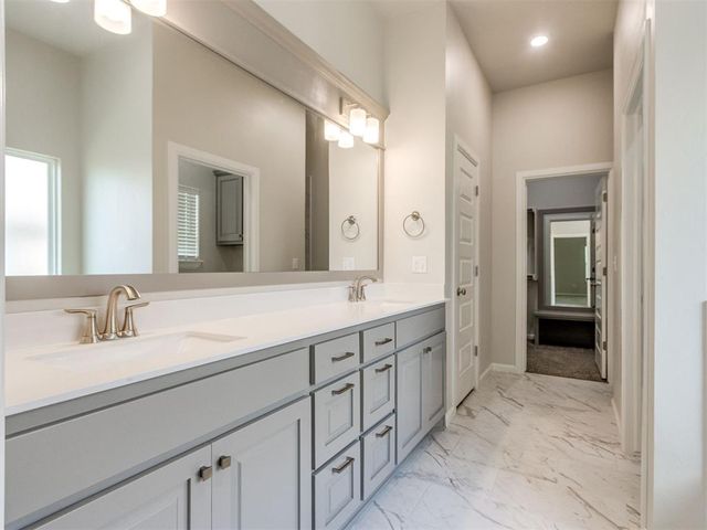 2125 Valley Hollow, Norman, OK 73071