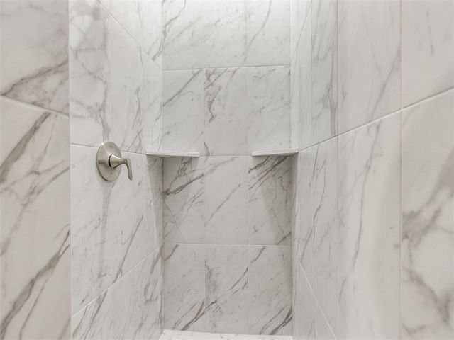 2125 Valley Hollow, Norman, OK 73071